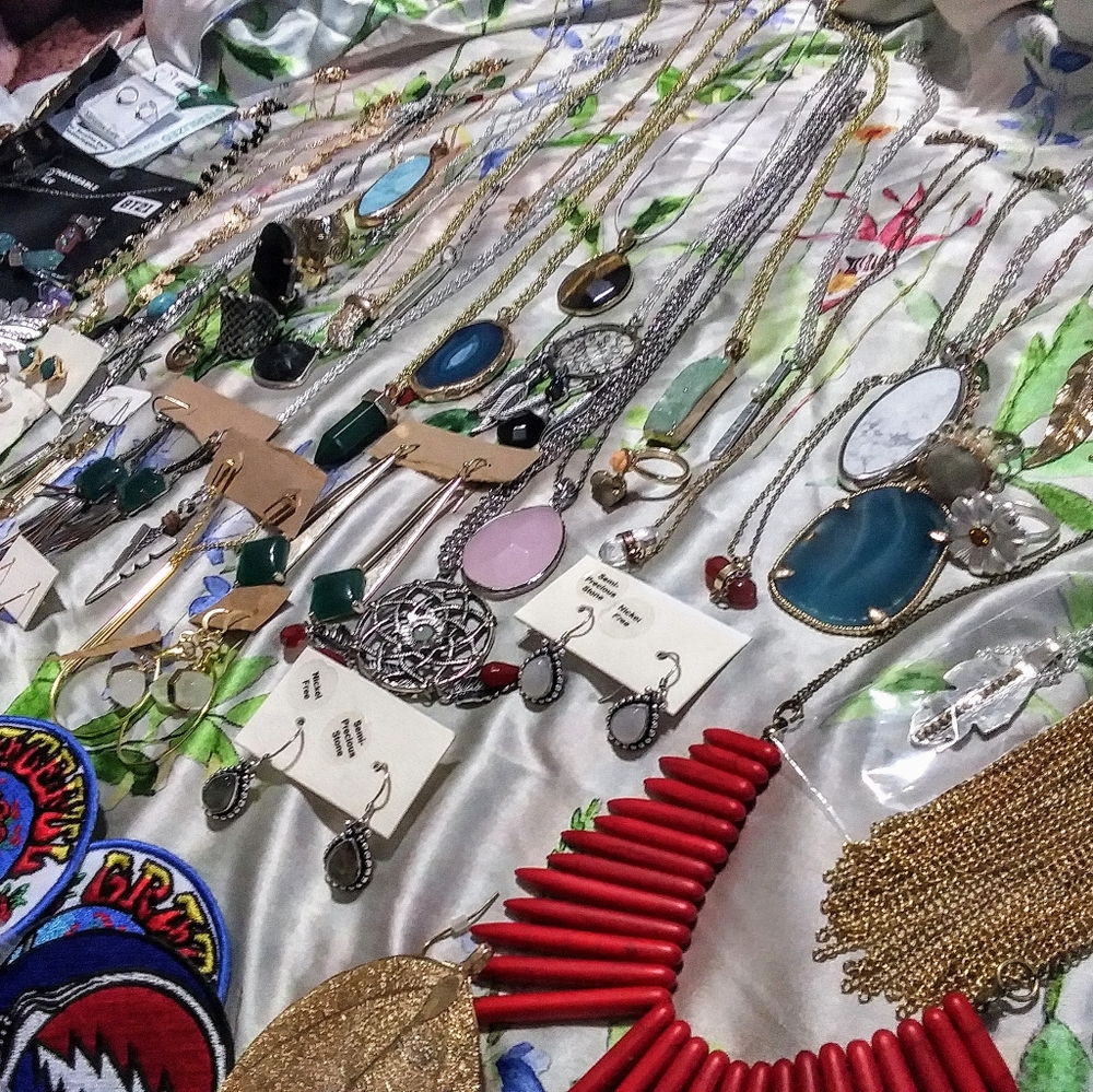 Jewelry - Picture 1 of 8
